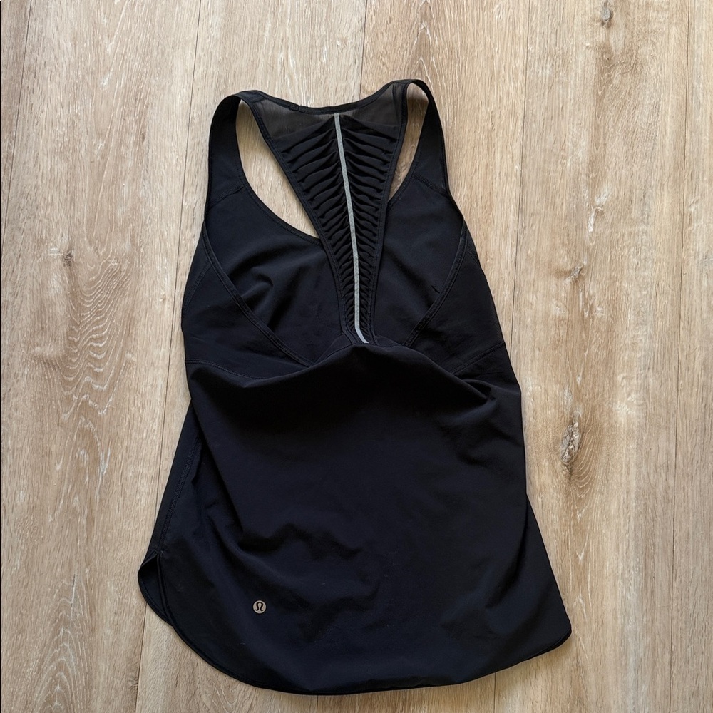 Black lululemon tank